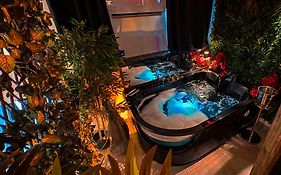 Rouge Romantic Jacuzzi Suite Palermo Centro